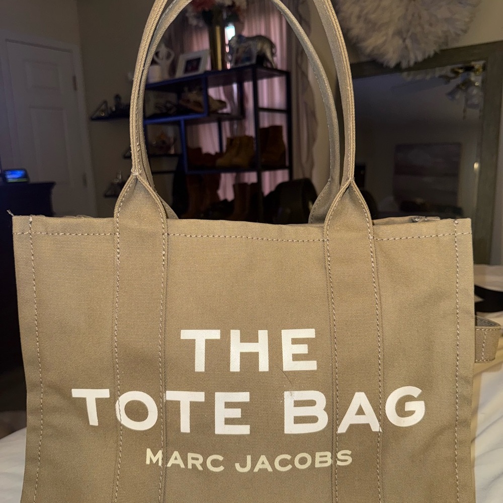 Marc Jacobs Beige Tote Bag Authentic